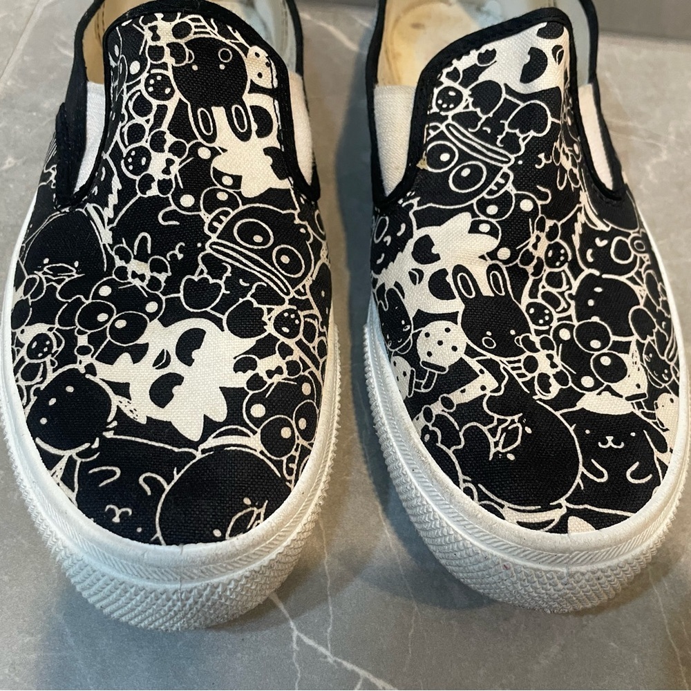 Sanrio Characters Pompom Pochacco Black & White Slip-On Women's Sneakers 7.5 - Picture 2 of 8